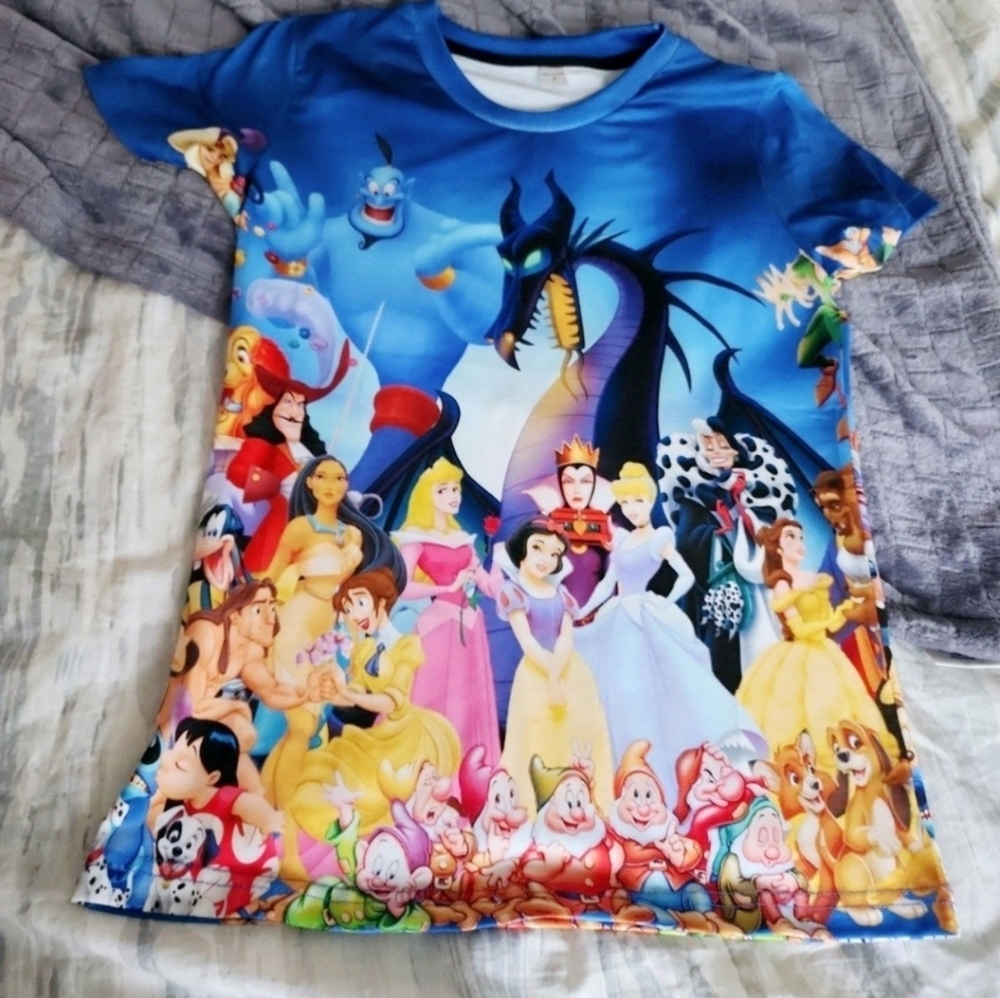 DISNEY BOUTIQUE CHARACTERS WOMENS SIZE SMALL TEE SHIRT NEW WITHOUT TAGS